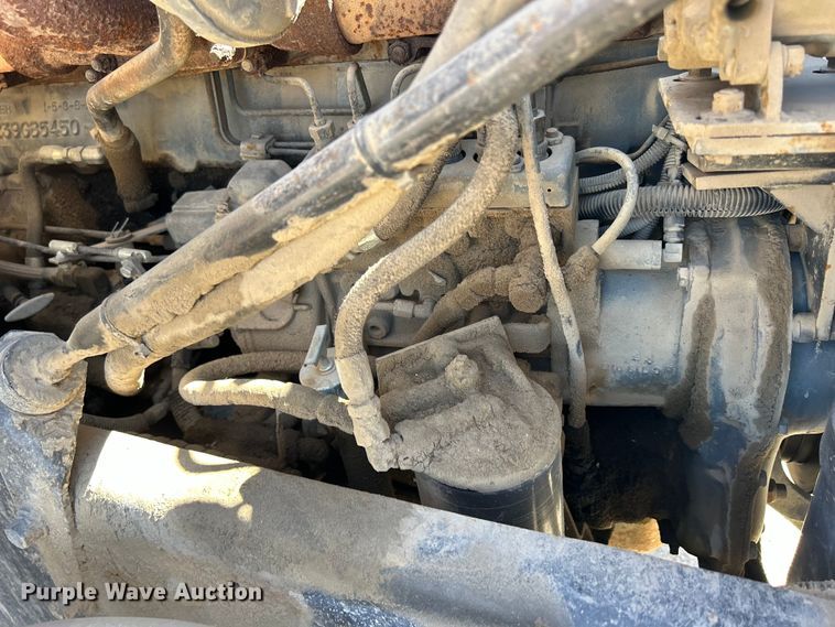 image for item DS0859 1985 Mack DM685S truck cab and chassis