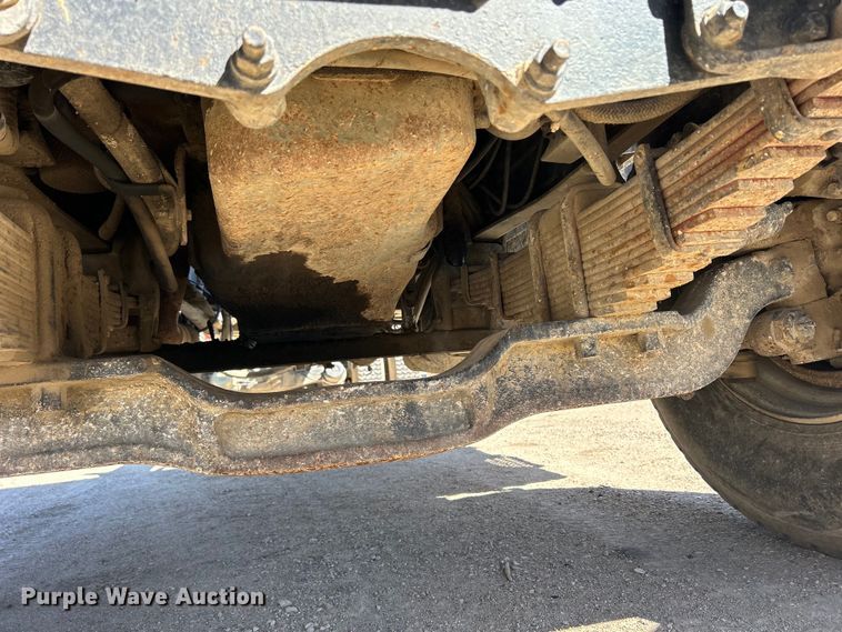 image for item DS0859 1985 Mack DM685S truck cab and chassis