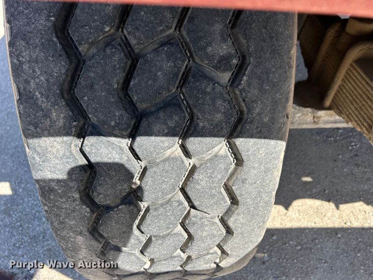 image for item DS0859 1985 Mack DM685S truck cab and chassis