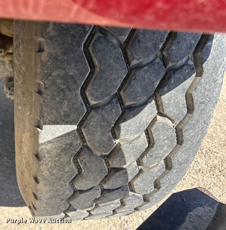 image for item DS0859 1985 Mack DM685S truck cab and chassis