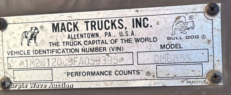 image for item DS0859 1985 Mack DM685S truck cab and chassis