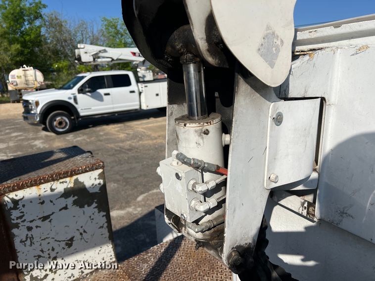 image for item DS2931 2016 Ford F550 bucket truck