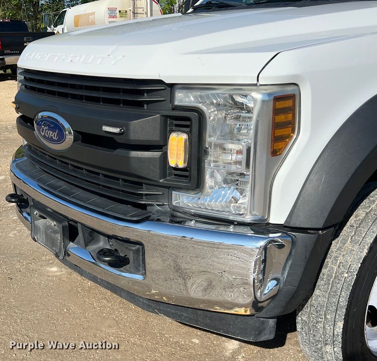 image for item DS2932 2018 Ford F550 bucket truck