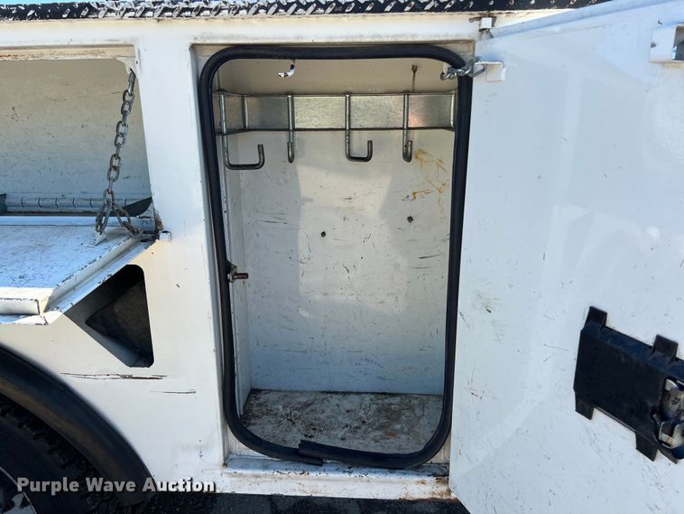 image for item DS2932 2018 Ford F550 bucket truck