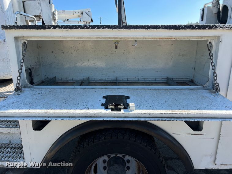 image for item DS2932 2018 Ford F550 bucket truck