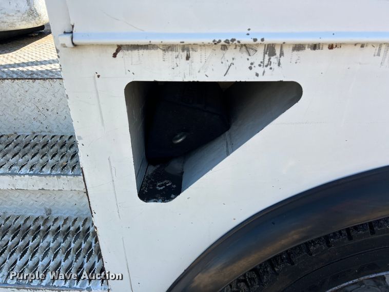 image for item DS2932 2018 Ford F550 bucket truck