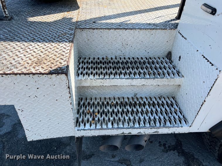 image for item DS2932 2018 Ford F550 bucket truck