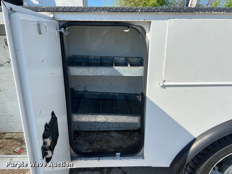 image for item DS2932 2018 Ford F550 bucket truck