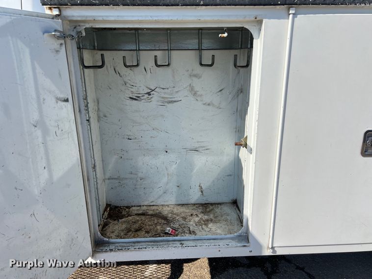 image for item DS2932 2018 Ford F550 bucket truck