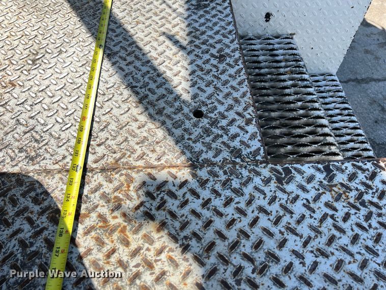 image for item DS2932 2018 Ford F550 bucket truck