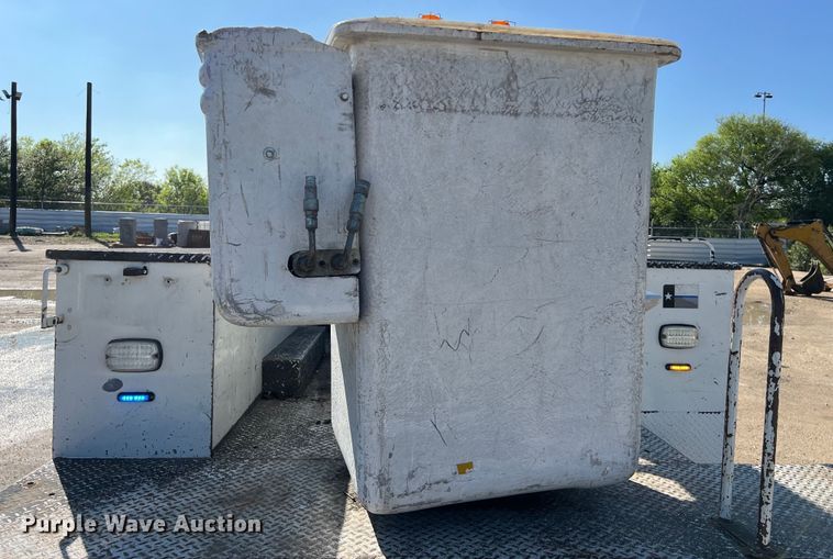 image for item DS2932 2018 Ford F550 bucket truck