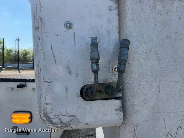 image for item DS2932 2018 Ford F550 bucket truck