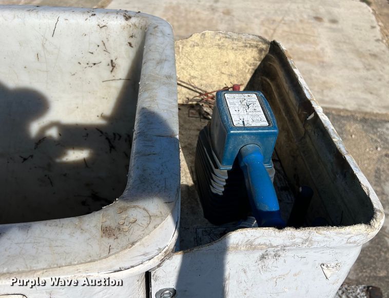 image for item DS2932 2018 Ford F550 bucket truck