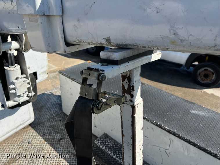 image for item DS2932 2018 Ford F550 bucket truck