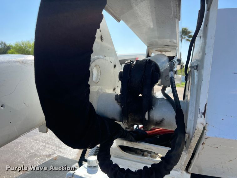 image for item DS2932 2018 Ford F550 bucket truck