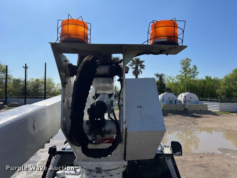 image for item DS2932 2018 Ford F550 bucket truck