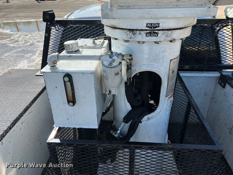 image for item DS2932 2018 Ford F550 bucket truck