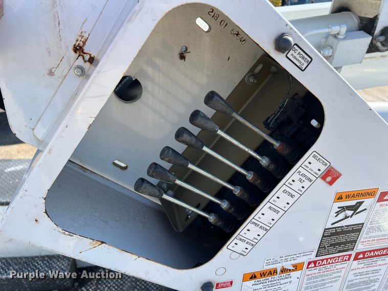 image for item DS2932 2018 Ford F550 bucket truck