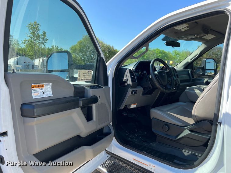 image for item DS2932 2018 Ford F550 bucket truck