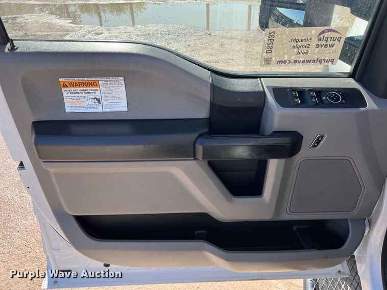 image for item DS2932 2018 Ford F550 bucket truck