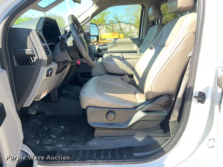 image for item DS2932 2018 Ford F550 bucket truck