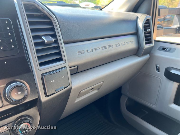 image for item DS2932 2018 Ford F550 bucket truck