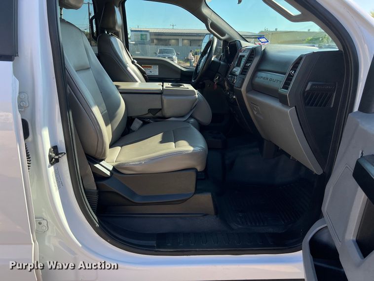 image for item DS2932 2018 Ford F550 bucket truck