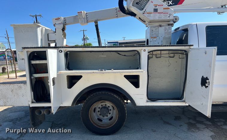 image for item DS2933 2016 Ford F550 bucket truck