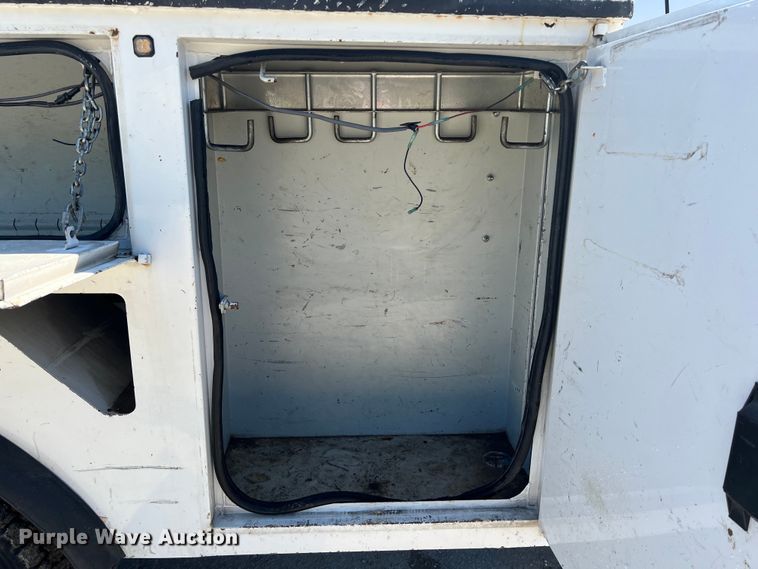 image for item DS2933 2016 Ford F550 bucket truck