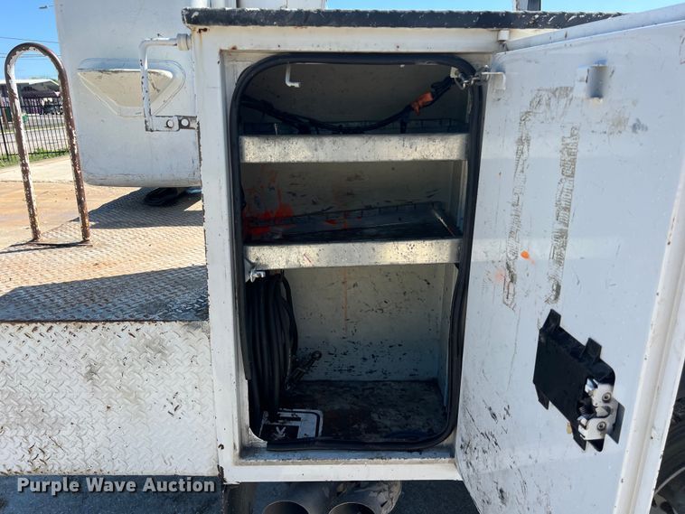 image for item DS2933 2016 Ford F550 bucket truck