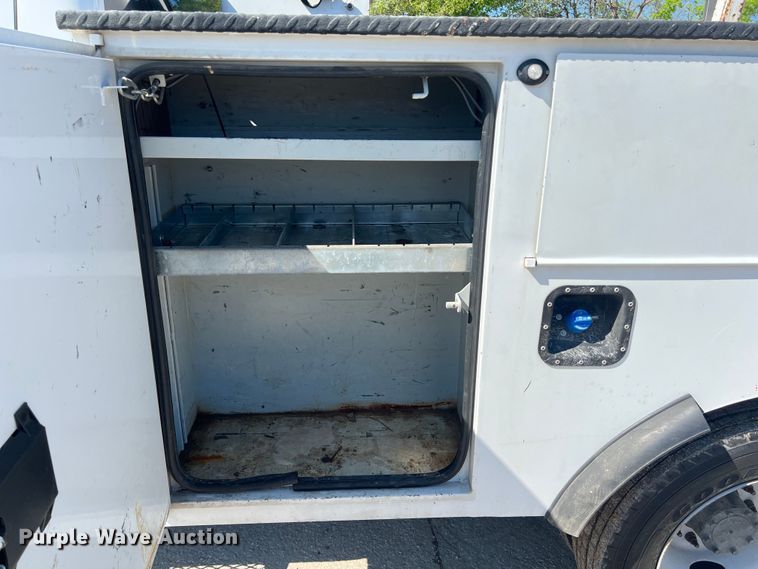 image for item DS2933 2016 Ford F550 bucket truck