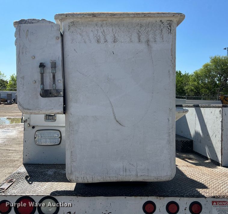 image for item DS2933 2016 Ford F550 bucket truck