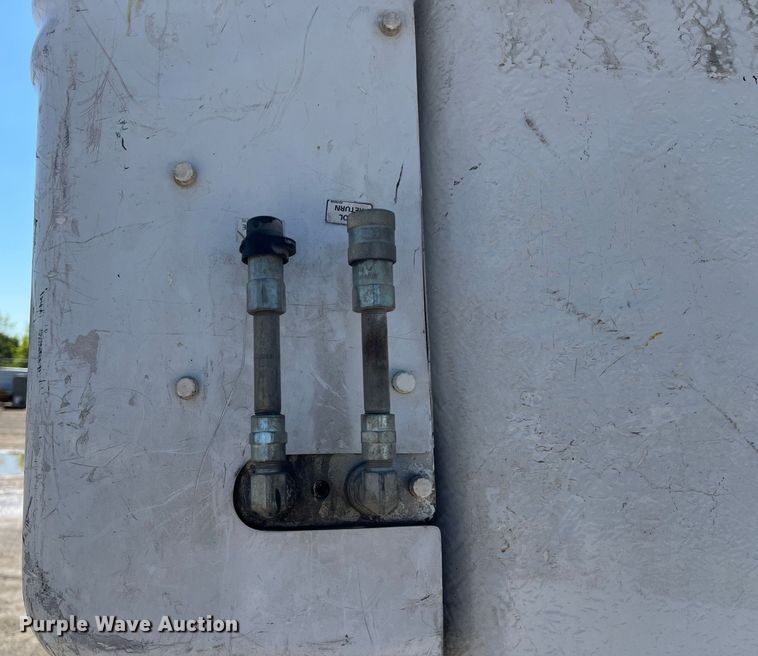 image for item DS2933 2016 Ford F550 bucket truck