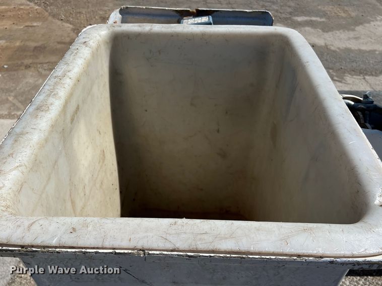 image for item DS2933 2016 Ford F550 bucket truck