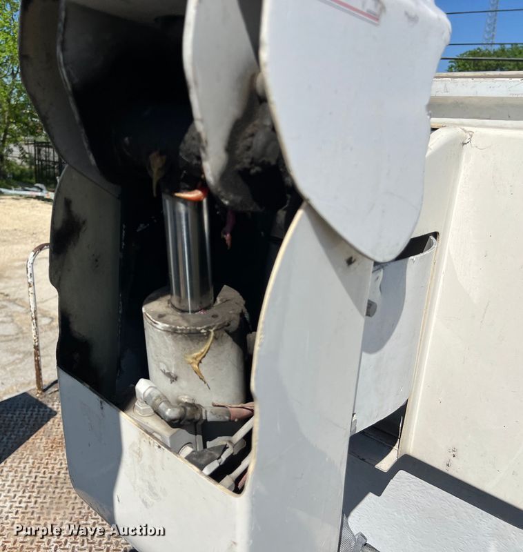 image for item DS2933 2016 Ford F550 bucket truck