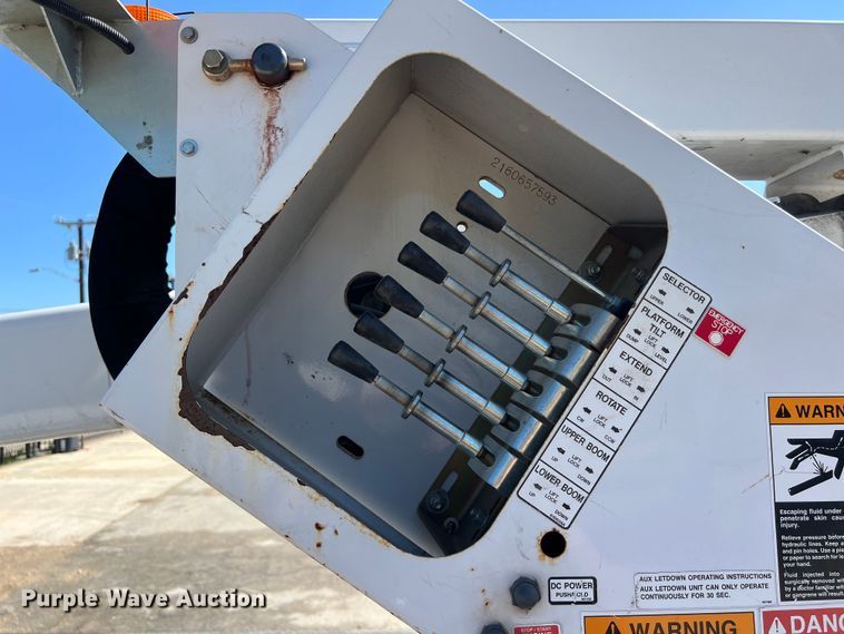 image for item DS2933 2016 Ford F550 bucket truck