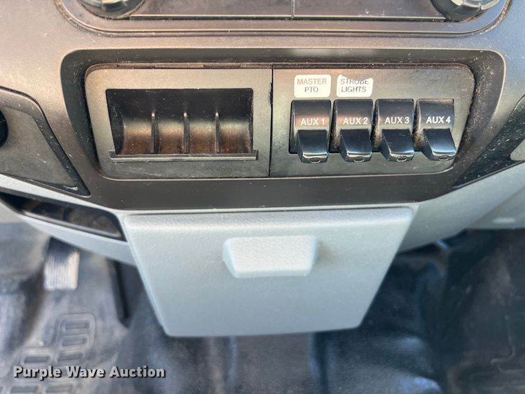 image for item DS2933 2016 Ford F550 bucket truck