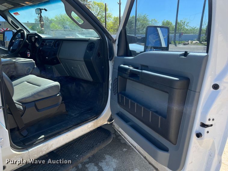 image for item DS2933 2016 Ford F550 bucket truck