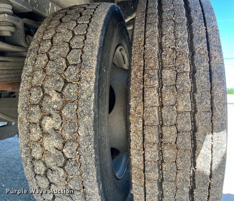 image for item DS2933 2016 Ford F550 bucket truck