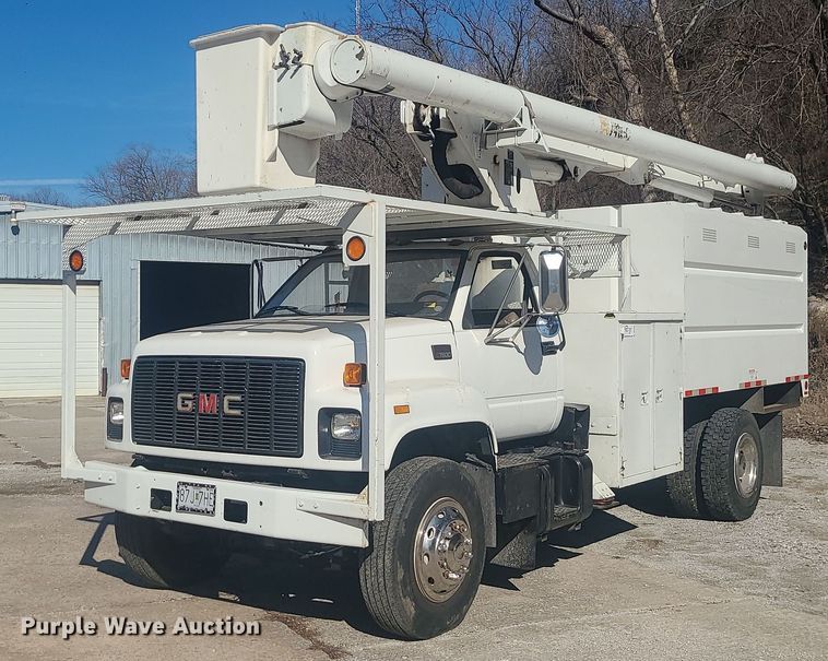 image for item DS7249 2002 GMC C7500 