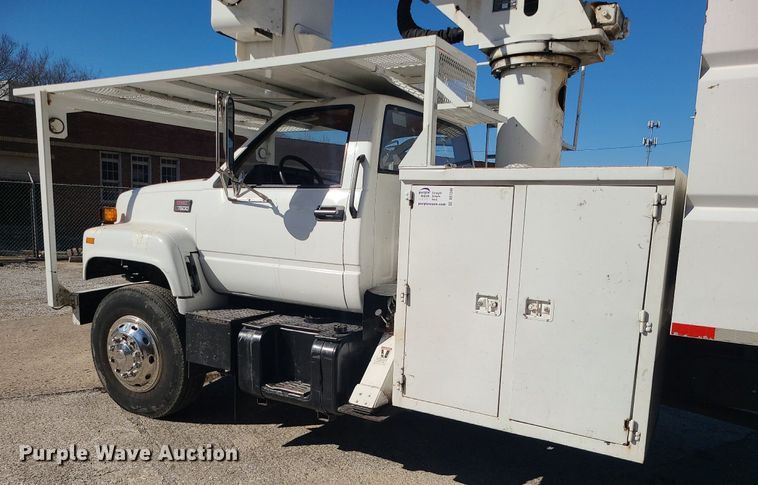 image for item DS7249 2002 GMC C7500 