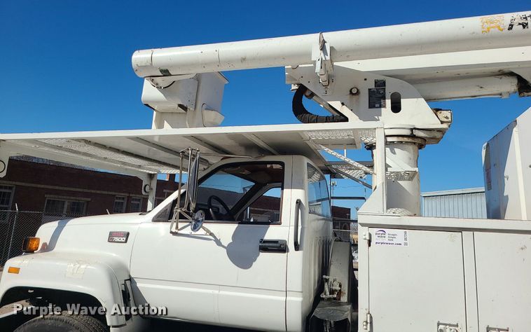 image for item DS7249 2002 GMC C7500 