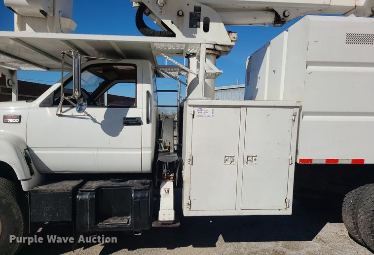 image for item DS7249 2002 GMC C7500 