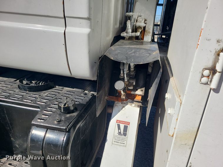 image for item DS7249 2002 GMC C7500 