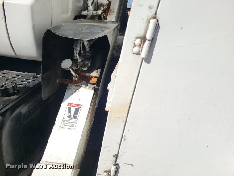 image for item DS7249 2002 GMC C7500 