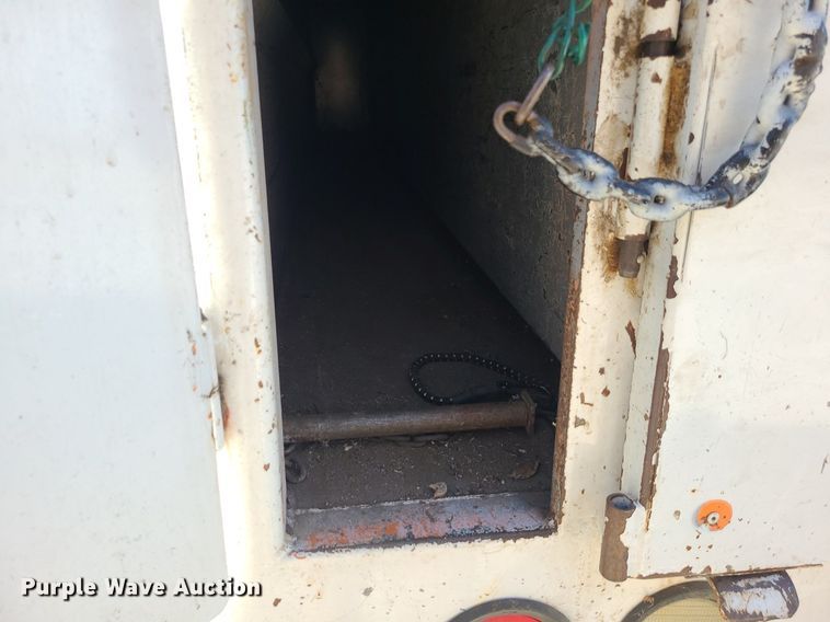 image for item DS7249 2002 GMC C7500 