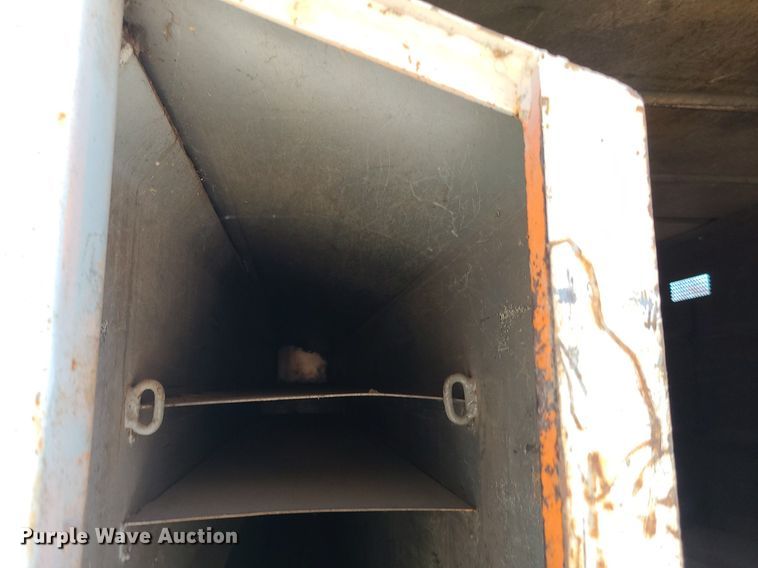 image for item DS7249 2002 GMC C7500 