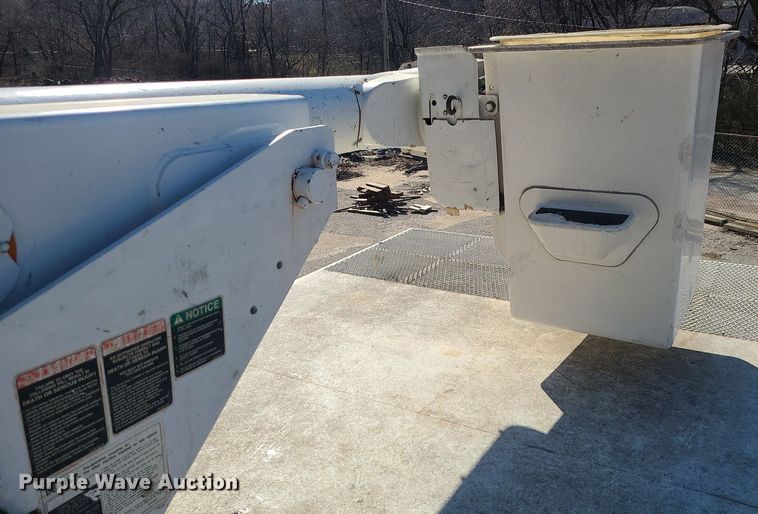 image for item DS7249 2002 GMC C7500 