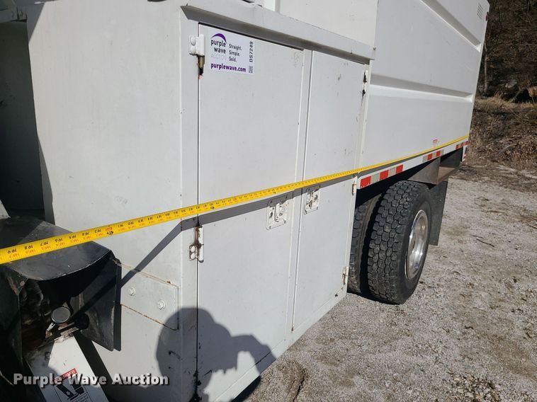 image for item DS7249 2002 GMC C7500 