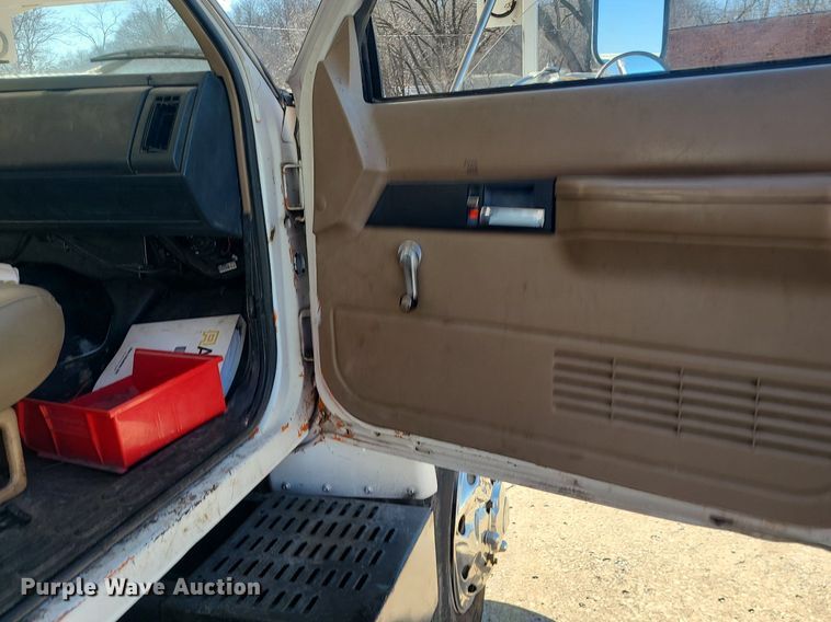 image for item DS7249 2002 GMC C7500 